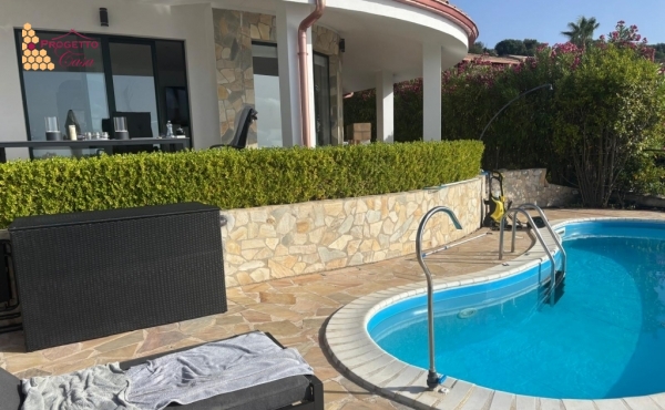 Villa di Lusso con Vista Mare