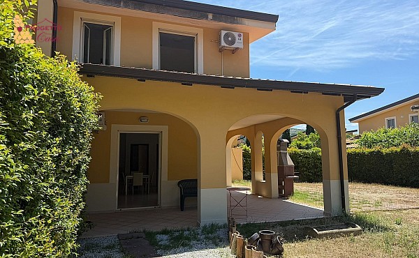 Villa Pizzo beach Club