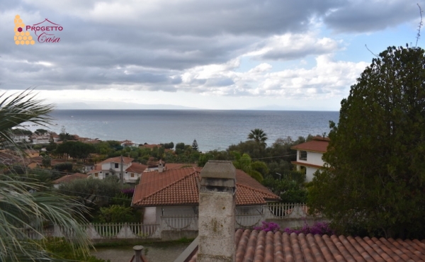  Villa con ampio giardino a Capo Vaticano